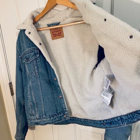 Levi Strauss Sherpa Lined Denim Jacket - Picture 2 of 7